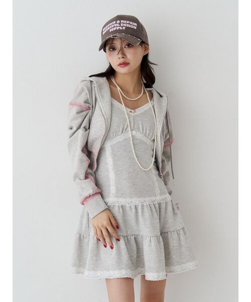 jouetie（ジュエティ）の「スタッズコンパクトジップスウェットフーディ/パーカー【セットアップ対応】（パーカー・レディース・グレー/ブラック・MEDIUM）」の15枚目の写真