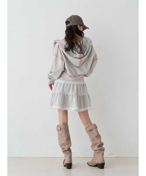 jouetie（ジュエティ）の「スタッズコンパクトジップスウェットフーディ/パーカー【セットアップ対応】（パーカー・レディース・グレー/ブラック・MEDIUM）」の17枚目の写真