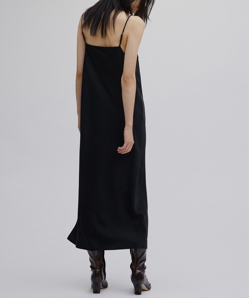 Ameri（アメリ）の「SHEER LAYERED SATIN DRESS（ドレス・レディース・ブラック・MEDIUM/SMALL）」の12枚目の写真