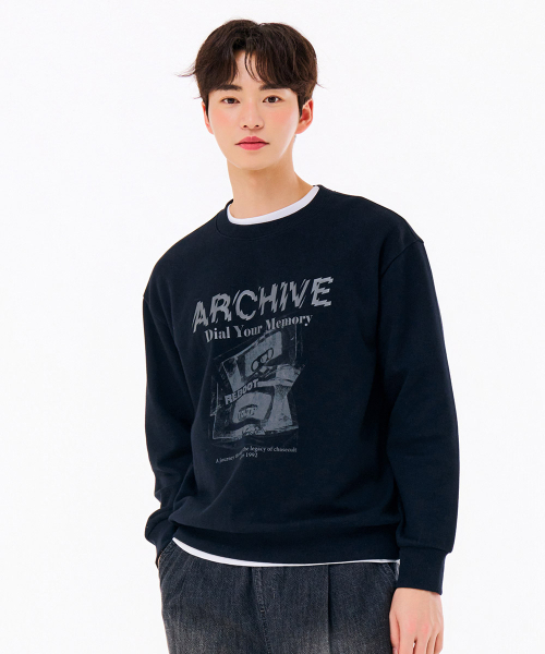 CHASECULT（チェイスカルト）の「男性レトログラフィックスウェットシャツ-FARK5118B04（スウェット・メンズ・ネイビー・100/110/95/105）」の2枚目の写真
