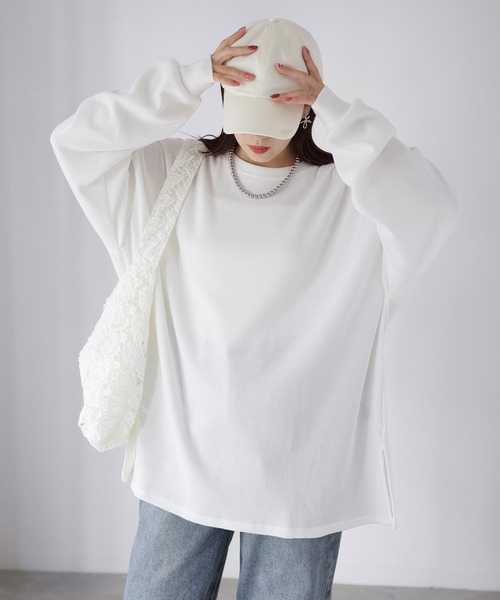 Riberry(リベリー)の「オーバーサイズワッフルプルオーバートップス(Tシャツ/カットソー・レディース・オフホワイト/杢グレー/チャコールグレー・FREE)」の2枚目の写真