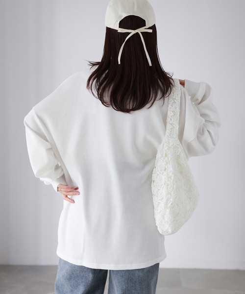 Riberry(リベリー)の「オーバーサイズワッフルプルオーバートップス(Tシャツ/カットソー・レディース・オフホワイト/杢グレー/チャコールグレー・FREE)」の15枚目の写真