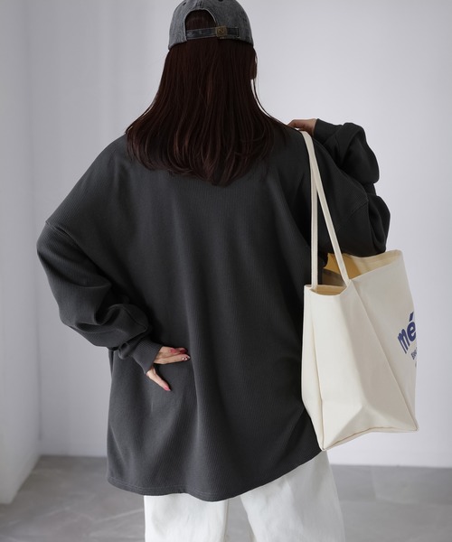 Riberry(リベリー)の「オーバーサイズワッフルプルオーバートップス(Tシャツ/カットソー・レディース・オフホワイト/杢グレー/チャコールグレー・FREE)」の21枚目の写真