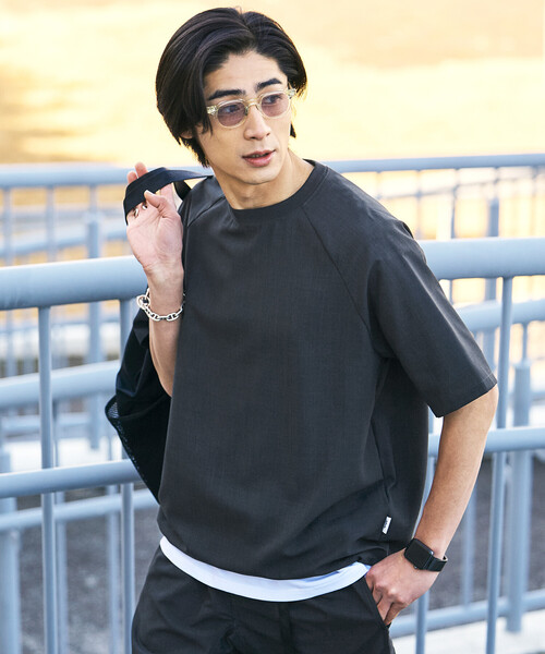 FREAK'S STORE（フリークスストア）の「<UVカット・接触冷感・吸水速乾> AiRide/エアライド リラックスフィット ラグランショートスリーブ  プルオーバー/ヘムコード 限定展開（Tシャツ/カットソー・メンズ・チャコールグレー/ブラック/ネイビー/ブラウン・SMALL/LARGE/MEDIUM）」の3枚目の写真