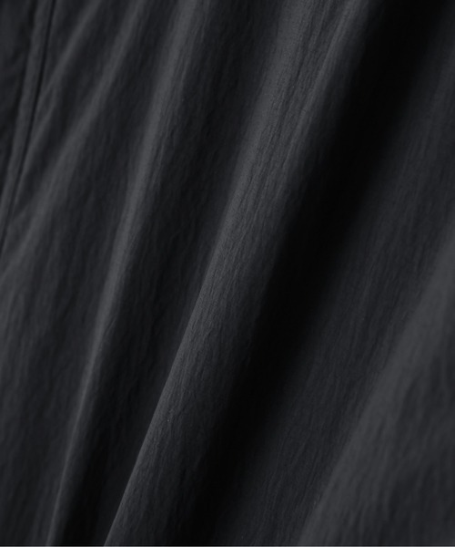 MARGARET HOWELL（マーガレットハウエル）の「RECYCLED NYLON LIGHTWEIGHT POP（ナイロンジャケット・メンズ・グレー/ブラック・LARGE/MEDIUM/X-LARGE）」の5枚目の写真