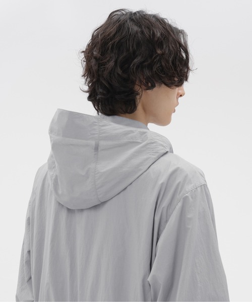 MARGARET HOWELL（マーガレットハウエル）の「RECYCLED NYLON LIGHTWEIGHT POP（ナイロンジャケット・メンズ・グレー/ブラック・LARGE/MEDIUM/X-LARGE）」の8枚目の写真