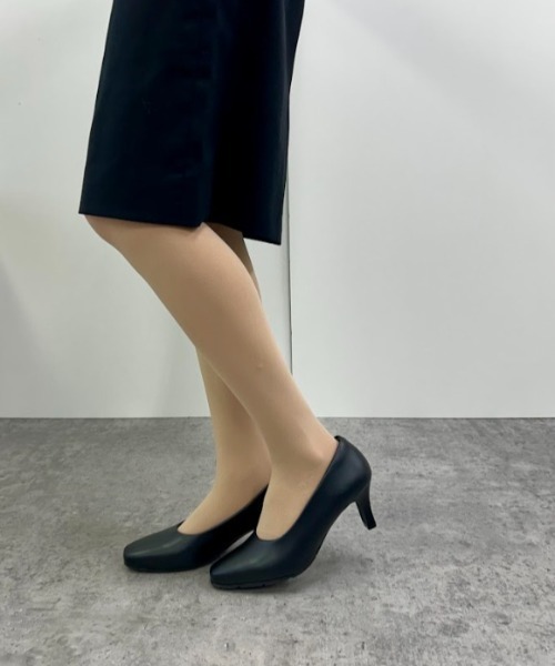 Parade(パレード)の「7cmヒール スクエアトゥ防水パンプス 51111(パンプス・レディース・ブラック・22.0cm/22.5cm/23.0cm/23.5cm/24.0cm/24.5cm/25.0cm/25.5cm/26.0cm)」の1枚目の写真