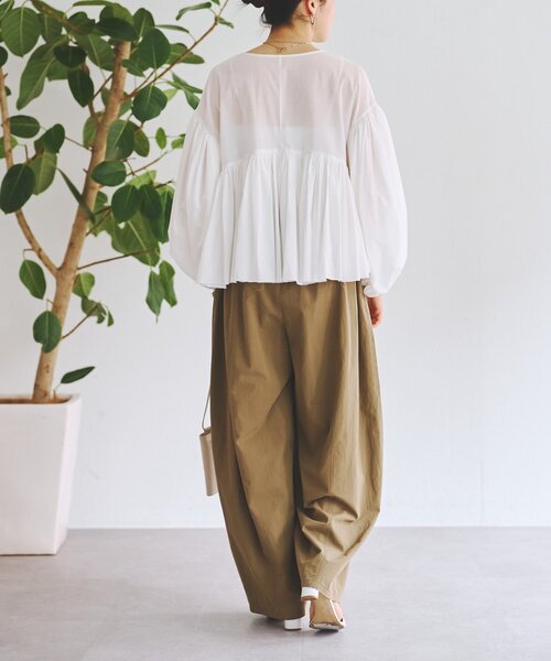 BEARDSLEY(ビアズリー)の「たっぷりギャザーVネックブラウス(シャツ/ブラウス・レディース・ダークグレー/ブラウン/ホワイト・FREE)」の11枚目の写真