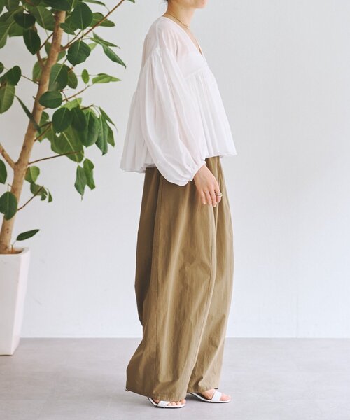 BEARDSLEY(ビアズリー)の「たっぷりギャザーVネックブラウス(シャツ/ブラウス・レディース・ダークグレー/ブラウン/ホワイト・FREE)」の12枚目の写真
