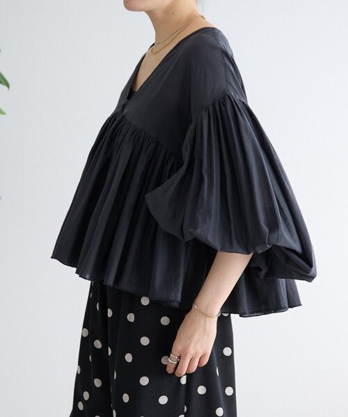BEARDSLEY(ビアズリー)の「たっぷりギャザーVネックブラウス(シャツ/ブラウス・レディース・ダークグレー/ブラウン/ホワイト・FREE)」の20枚目の写真