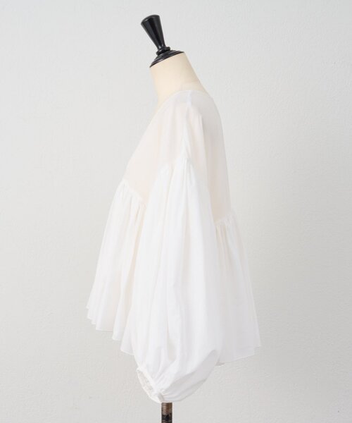 BEARDSLEY(ビアズリー)の「たっぷりギャザーVネックブラウス(シャツ/ブラウス・レディース・ダークグレー/ブラウン/ホワイト・FREE)」の17枚目の写真