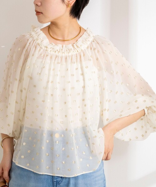 NOLLEY’S Sophi（ノーリーズソフィ）の「《セットアップ対応》ラメカットジャガードオフショルブラウス（シャツ/ブラウス・レディース・ブラック系その他/ホワイト系その他2・38）」の2枚目の写真