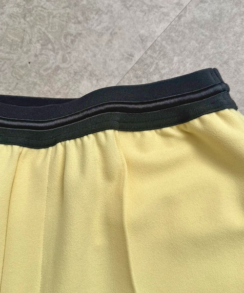 LHELBIE（レルビエ）の「ピンタックワイドパンツ（スラックス・レディース・イエロー/グリーン/ブラック/グレイッシュブルー/ブルー・M）」の8枚目の写真