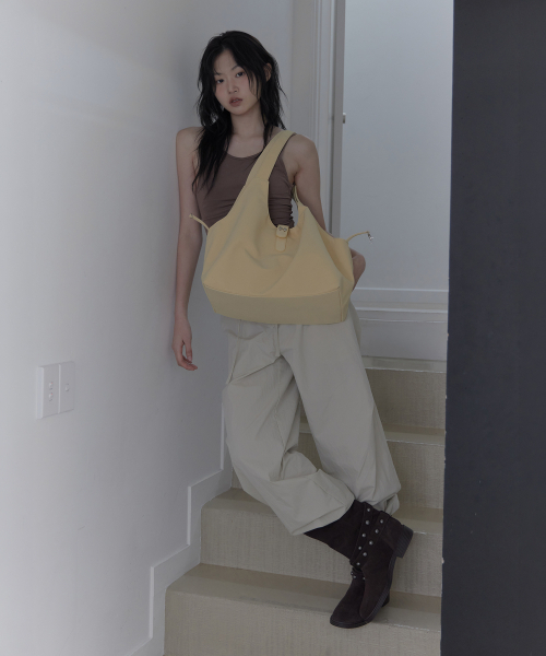 HAVEAWHALE(ハブアホエール)の「piggy buckle bag (YE)(ショルダーバッグ・レディース・その他・FREE)」の3枚目の写真