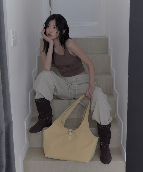 HAVEAWHALE(ハブアホエール)の「piggy buckle bag (YE)(ショルダーバッグ・レディース・その他・FREE)」の7枚目の写真