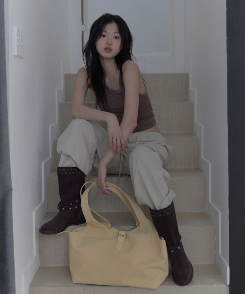 HAVEAWHALE(ハブアホエール)の「piggy buckle bag (YE)(ショルダーバッグ・レディース・その他・FREE)」の8枚目の写真