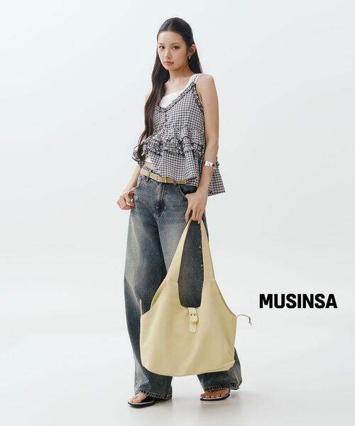 HAVEAWHALE(ハブアホエール)の「piggy buckle bag (YE)(ショルダーバッグ・レディース・その他・FREE)」の9枚目の写真