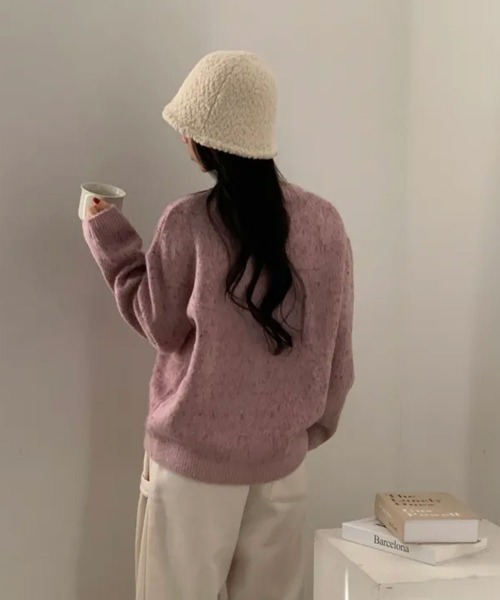 Emilie(エミリー)の「クルーネック カジュアルニットトップス(ニット/セーター・レディース・ネイビー/チャコールグレー/ライトグリーン/ピンク・FREE)」の13枚目の写真