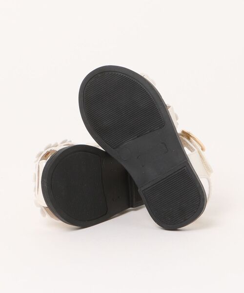 apres les cours（アプレレクール）の「フラワーグルカサンダル（サンダル・キッズ・ゴールド/アイボリー・14/15 /16/17/18/19）」の4枚目の写真