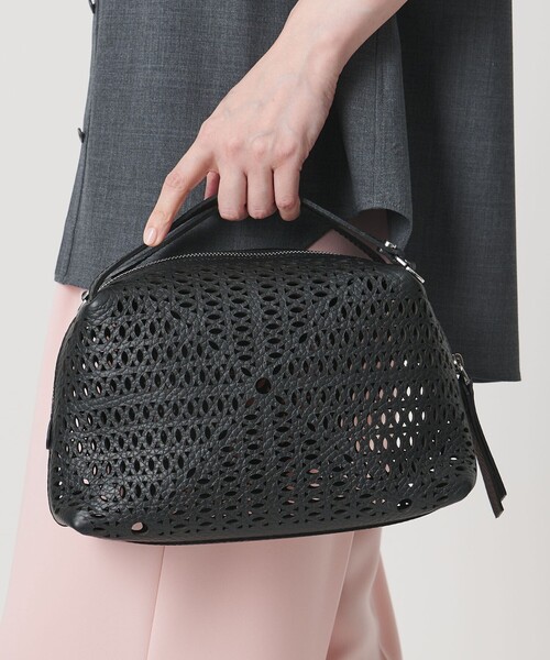 GIANNI CHIARINI(ジャンニ キアリーニ)の「<GIANNI CHIARINI>ALIFA CUT M バッグ(ショルダーバッグ・レディース・オフホワイト/ブラック・FREE)」の2枚目の写真