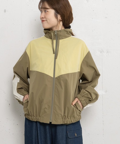 POU DOU DOU（プードゥドゥ）の「スタンドネック配色切り替えブルゾン（ブルゾン・レディース・ネイビー/ベージュ/カーキ・3）」の2枚目の写真