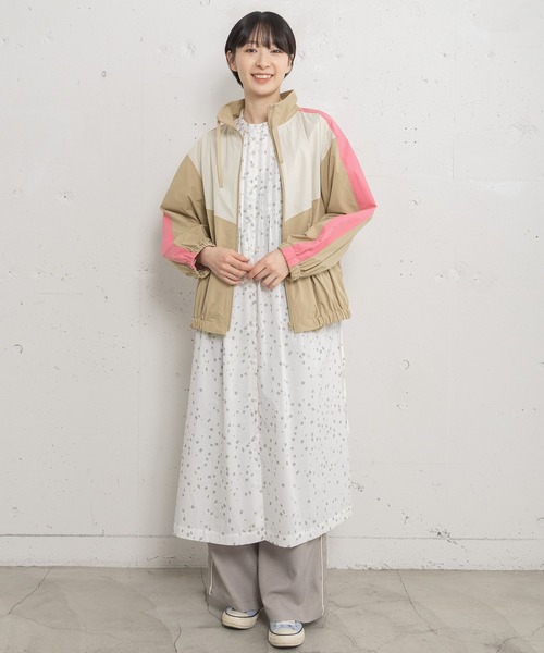 POU DOU DOU（プードゥドゥ）の「スタンドネック配色切り替えブルゾン（ブルゾン・レディース・ネイビー/ベージュ/カーキ・3）」の4枚目の写真