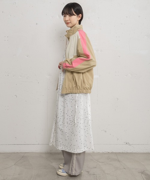 POU DOU DOU（プードゥドゥ）の「スタンドネック配色切り替えブルゾン（ブルゾン・レディース・ネイビー/ベージュ/カーキ・3）」の7枚目の写真