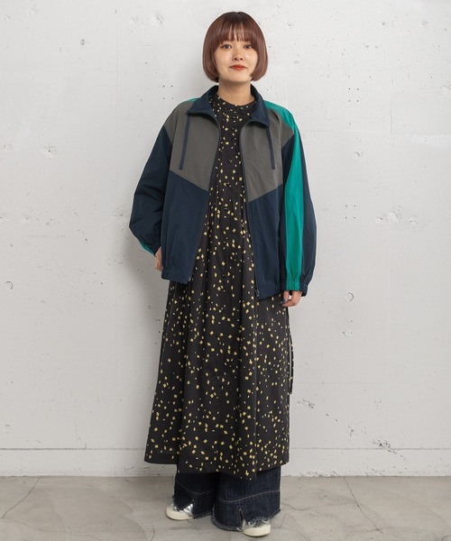 POU DOU DOU（プードゥドゥ）の「スタンドネック配色切り替えブルゾン（ブルゾン・レディース・ネイビー/ベージュ/カーキ・3）」の11枚目の写真