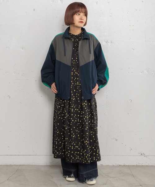 POU DOU DOU（プードゥドゥ）の「スタンドネック配色切り替えブルゾン（ブルゾン・レディース・ネイビー/ベージュ/カーキ・3）」の12枚目の写真