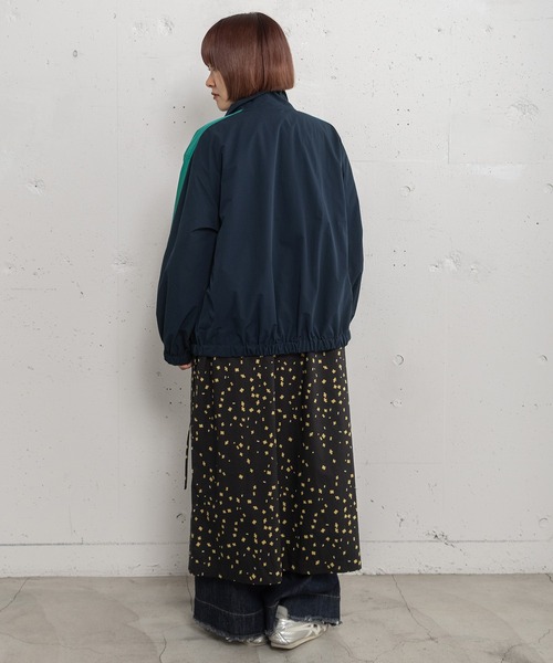 POU DOU DOU（プードゥドゥ）の「スタンドネック配色切り替えブルゾン（ブルゾン・レディース・ネイビー/ベージュ/カーキ・3）」の14枚目の写真