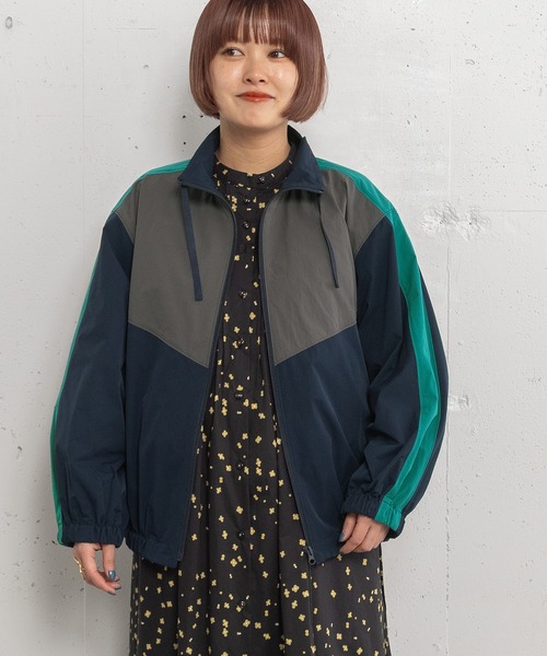 POU DOU DOU（プードゥドゥ）の「スタンドネック配色切り替えブルゾン（ブルゾン・レディース・ネイビー/ベージュ/カーキ・3）」の15枚目の写真