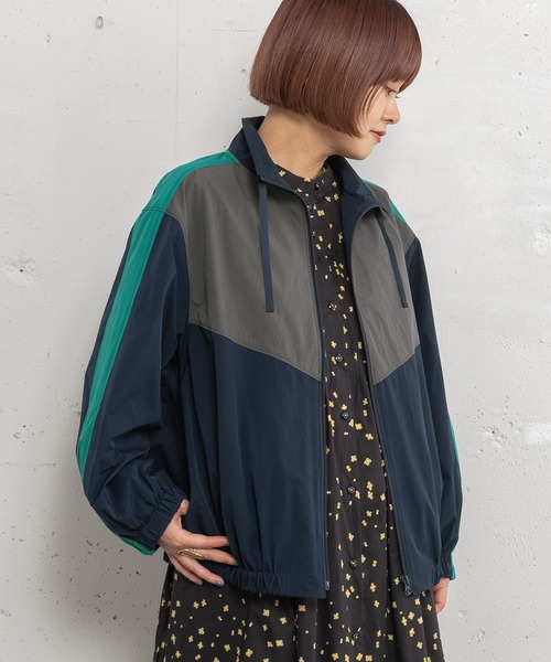 POU DOU DOU（プードゥドゥ）の「スタンドネック配色切り替えブルゾン（ブルゾン・レディース・ネイビー/ベージュ/カーキ・3）」の21枚目の写真