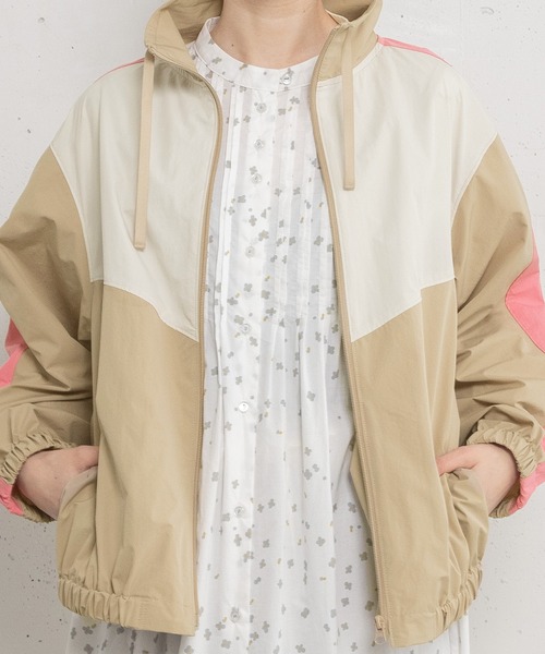 POU DOU DOU（プードゥドゥ）の「スタンドネック配色切り替えブルゾン（ブルゾン・レディース・ネイビー/ベージュ/カーキ・3）」の17枚目の写真