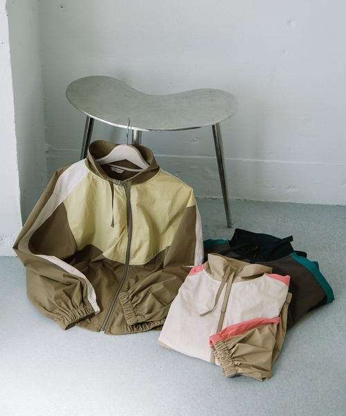 POU DOU DOU（プードゥドゥ）の「スタンドネック配色切り替えブルゾン（ブルゾン・レディース・ネイビー/ベージュ/カーキ・3）」の20枚目の写真