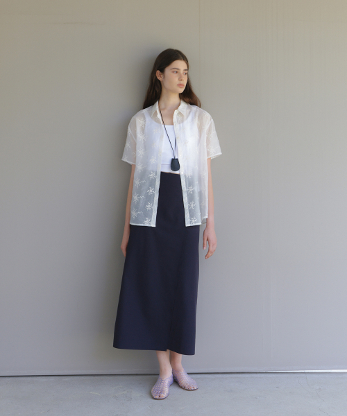 URAGO(ユラーゴ)の「Flower sheer half shirt(シャツ/ブラウス・レディース・アイボリー・FREE)」の4枚目の写真