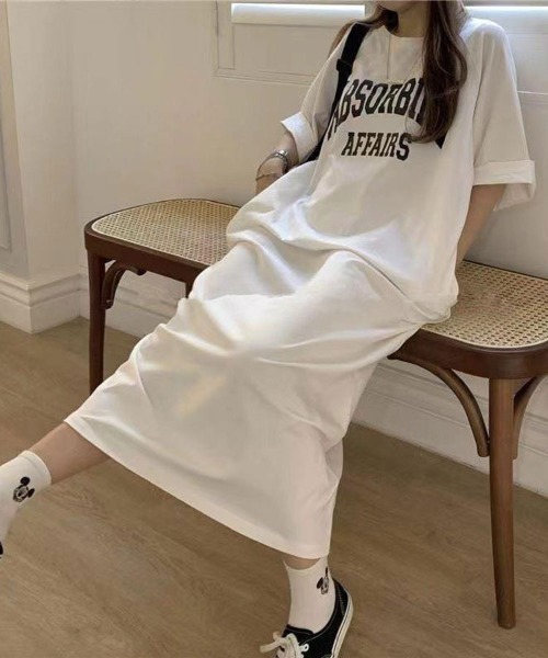 SallyLunn(サリーラン)の「ゆるシルエットロゴTワンピース(ワンピース・レディース・ホワイト/ブラック/ブラウン・LARGE/MEDIUM)」の2枚目の写真