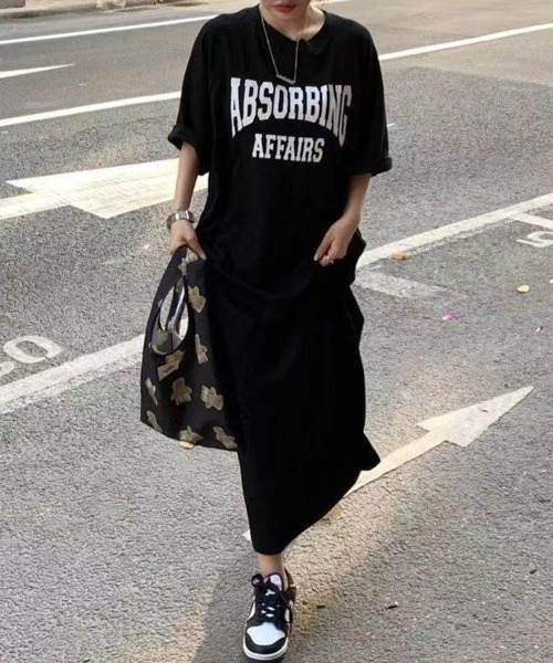 SallyLunn(サリーラン)の「ゆるシルエットロゴTワンピース(ワンピース・レディース・ホワイト/ブラック/ブラウン・LARGE/MEDIUM)」の1枚目の写真