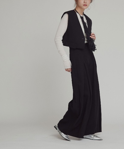 W:Huku(フーク)の「【W:Huku / ドライタッチツイル】ノーカラー ショート ベスト / Dry-Touch Twill No-Collar Short Vest(ベスト・レディース・ブラック/ベージュ・FREE)」の5枚目の写真