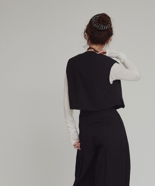 W:Huku(フーク)の「【W:Huku / ドライタッチツイル】ノーカラー ショート ベスト / Dry-Touch Twill No-Collar Short Vest(ベスト・レディース・ブラック/ベージュ・FREE)」の12枚目の写真