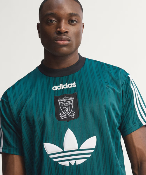 417 EDIFICE(フォーワンセブンエディフィス)の「【Liverpool FC / リバプール FC】ADIDAS POLY TEE 95(Tシャツ/カットソー・メンズ・グリーン・SMALL/MEDIUM/LARGE/X-LARGE/XX-LARGE)」の1枚目の写真