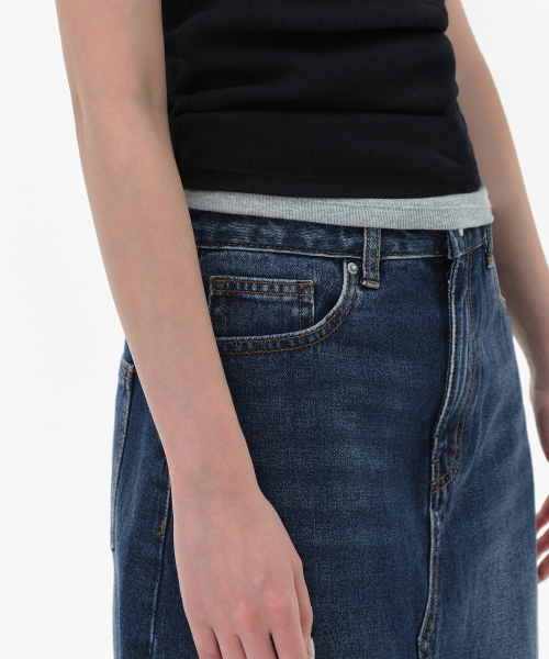 MUSINSA STANDARD WOMAN（ムシンサスタンダードウーマン）の「ウィメンズデニムマキシスカート[ダークブルー]（スカート・レディース・その他・SMALL/MEDIUM/LARGE/X-SMALL）」の5枚目の写真