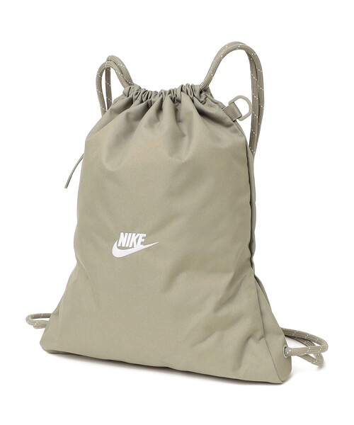 NIKE(ナイキ)の「NIKE: ヘリテージ 2.0 ジムサック(バックパック/リュック・レディース・ブラック/カーキ・ONE SIZE)」の2枚目の写真