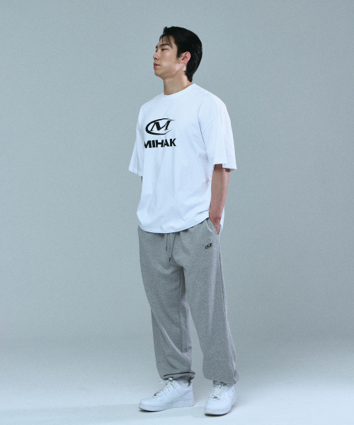 MIHAK(ミハク)の「メタルロゴジョガーパンツ(グレー)(スウェットパンツ・メンズ・その他・2/3/1)」の2枚目の写真