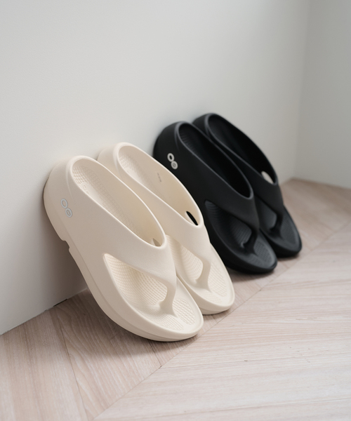 U by SPICK&SPAN(ユーバイスピックアンドスパン)の「OOFOS/ウーフォスO Original+(サンダル・レディース・ブラック/ホワイト・23cm/24cm/25cm)」の20枚目の写真