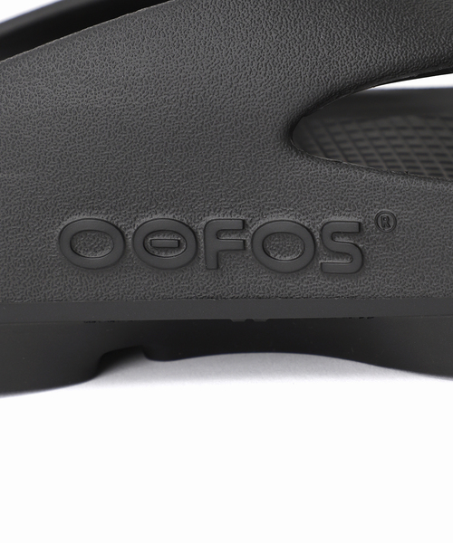 U by SPICK&SPAN(ユーバイスピックアンドスパン)の「OOFOS/ウーフォスO Original+(サンダル・レディース・ブラック/ホワイト・23cm/24cm/25cm)」の8枚目の写真