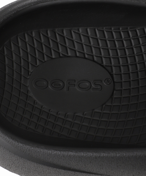 U by SPICK&SPAN(ユーバイスピックアンドスパン)の「OOFOS/ウーフォスO Original+(サンダル・レディース・ブラック/ホワイト・23cm/24cm/25cm)」の7枚目の写真