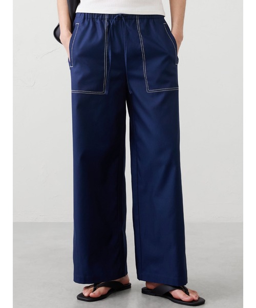 BANANA REPUBLIC FACTORY STORE(バナナリパブリック ファクトリーストア)の「BANANA REPUBLIC FACTORY STORE ワイドレッグ ミッドライズ ツイル プルオン ユーティリティパンツ(その他パンツ・レディース・ベージュ/ネイビー・L/M/S/XS)」の2枚目の写真