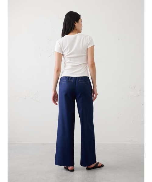 BANANA REPUBLIC FACTORY STORE(バナナリパブリック ファクトリーストア)の「BANANA REPUBLIC FACTORY STORE ワイドレッグ ミッドライズ ツイル プルオン ユーティリティパンツ(その他パンツ・レディース・ベージュ/ネイビー・L/M/S/XS)」の5枚目の写真