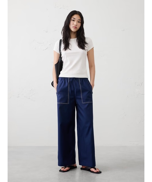 BANANA REPUBLIC FACTORY STORE(バナナリパブリック ファクトリーストア)の「BANANA REPUBLIC FACTORY STORE ワイドレッグ ミッドライズ ツイル プルオン ユーティリティパンツ(その他パンツ・レディース・ベージュ/ネイビー・L/M/S/XS)」の6枚目の写真