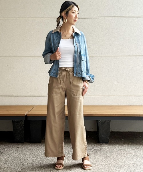 BANANA REPUBLIC FACTORY STORE(バナナリパブリック ファクトリーストア)の「BANANA REPUBLIC FACTORY STORE ワイドレッグ ミッドライズ ツイル プルオン ユーティリティパンツ(その他パンツ・レディース・ベージュ/ネイビー・L/M/S/XS)」の11枚目の写真